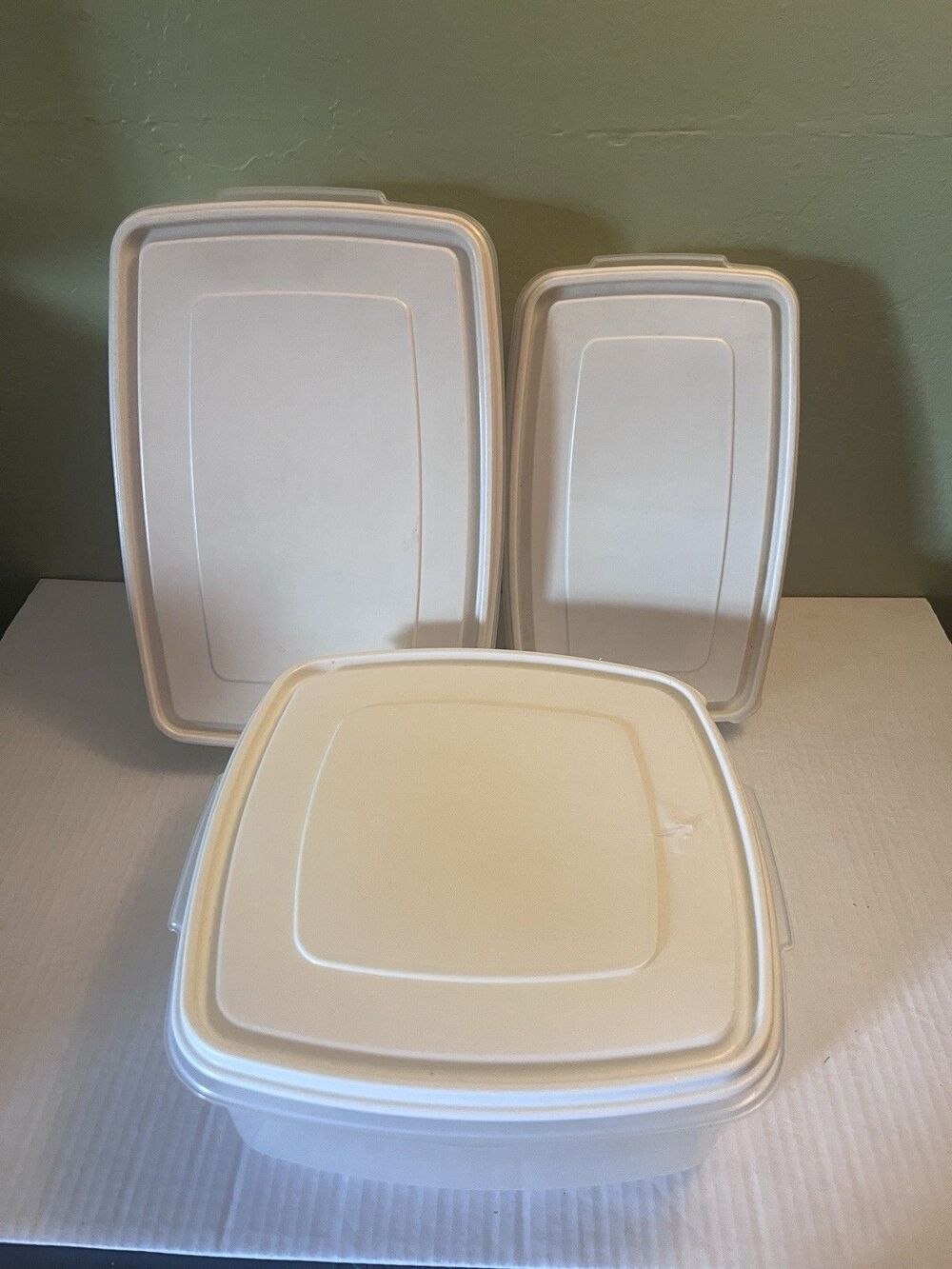 3 Rubbermaid Servin Savers #4, #6, #7,  17 cups, 19 cups, & 7 cups,  Almond Lids